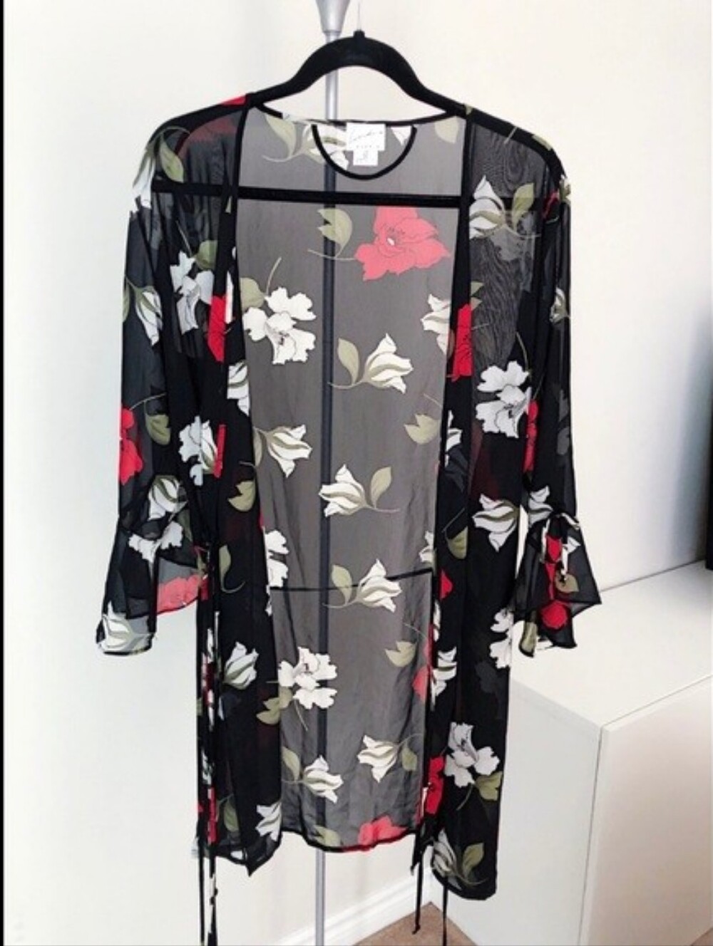 BNWT - Linda Lingerie - (Size M) Women's Floral Chiffon Wrap Robe
